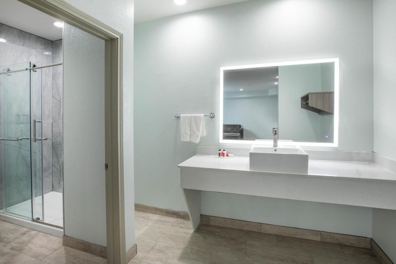Super 8 By Wyndham Humble Houston Fallcreek Buitenkant foto